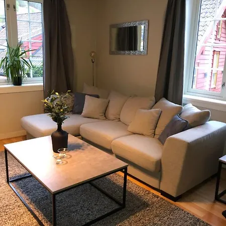 Feriehus - House By The River