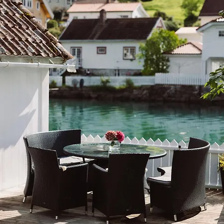 Holiday home - House By The River Stryn