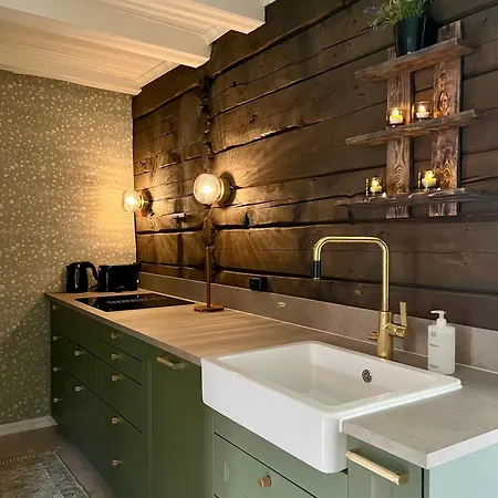 - House By The River סטרין