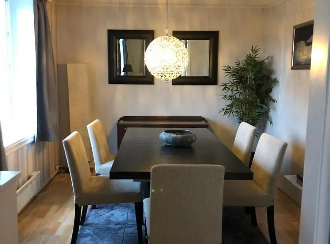 - House By The River בית נופש *