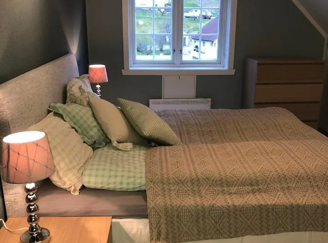 - House By The River סטרין