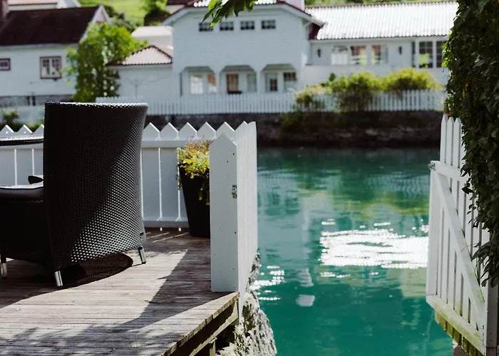 - House By The River Дом отдыха Стрюн