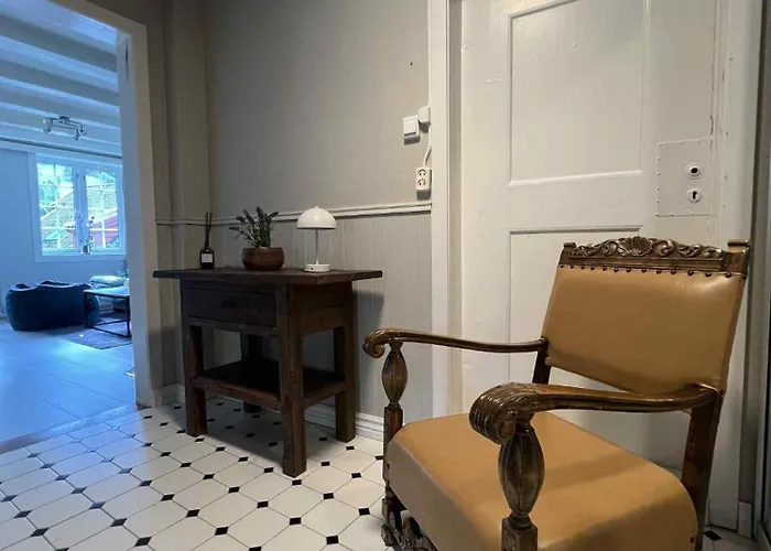 - House By The River סטרין