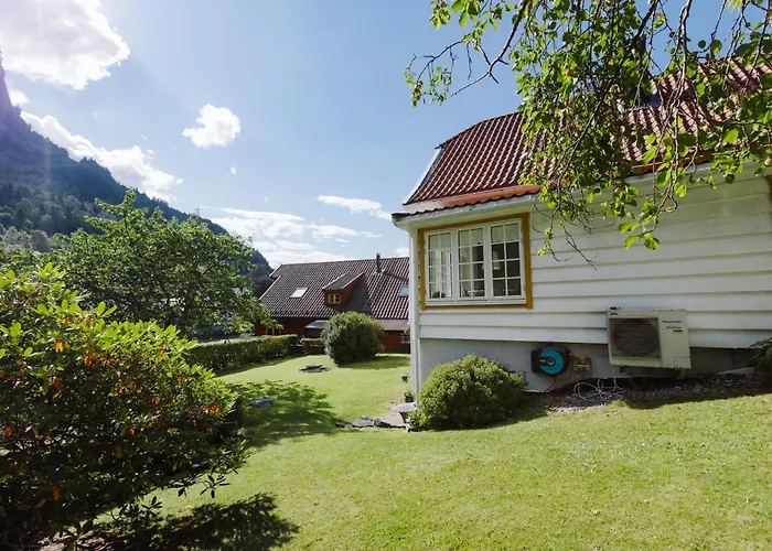 - House By The River בית נופש