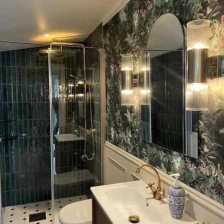 بيت للعطل - House By The River