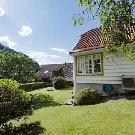 - House By The River بيت للعطل