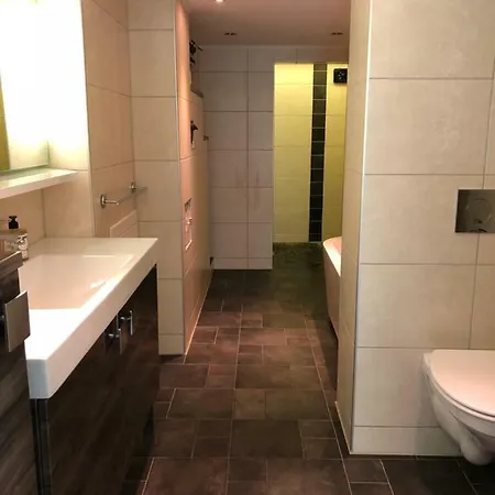 بيت للعطل - House By The River